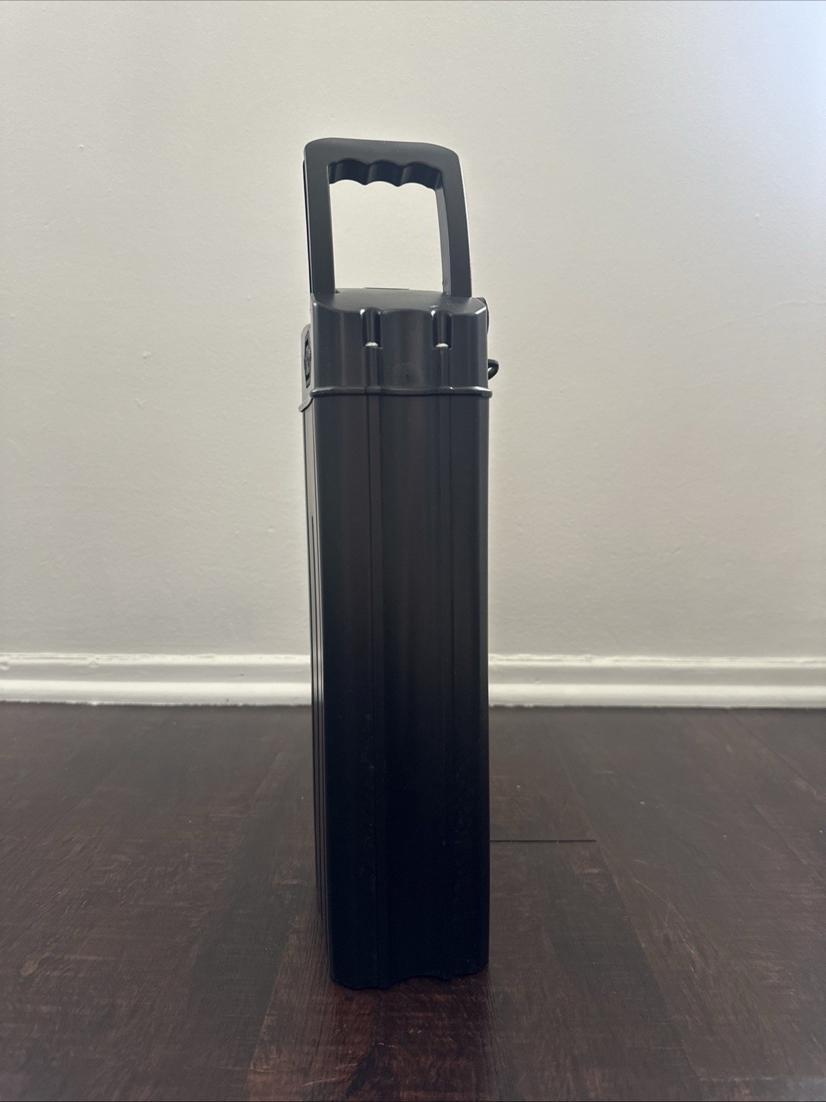 An ebike battery v48,500w, working fully good keys are with it and the charger.