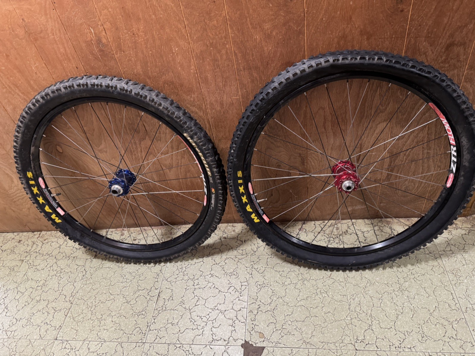 Chris King / Stans vintage downhill / freeride wheels 20mm F / 150mm R