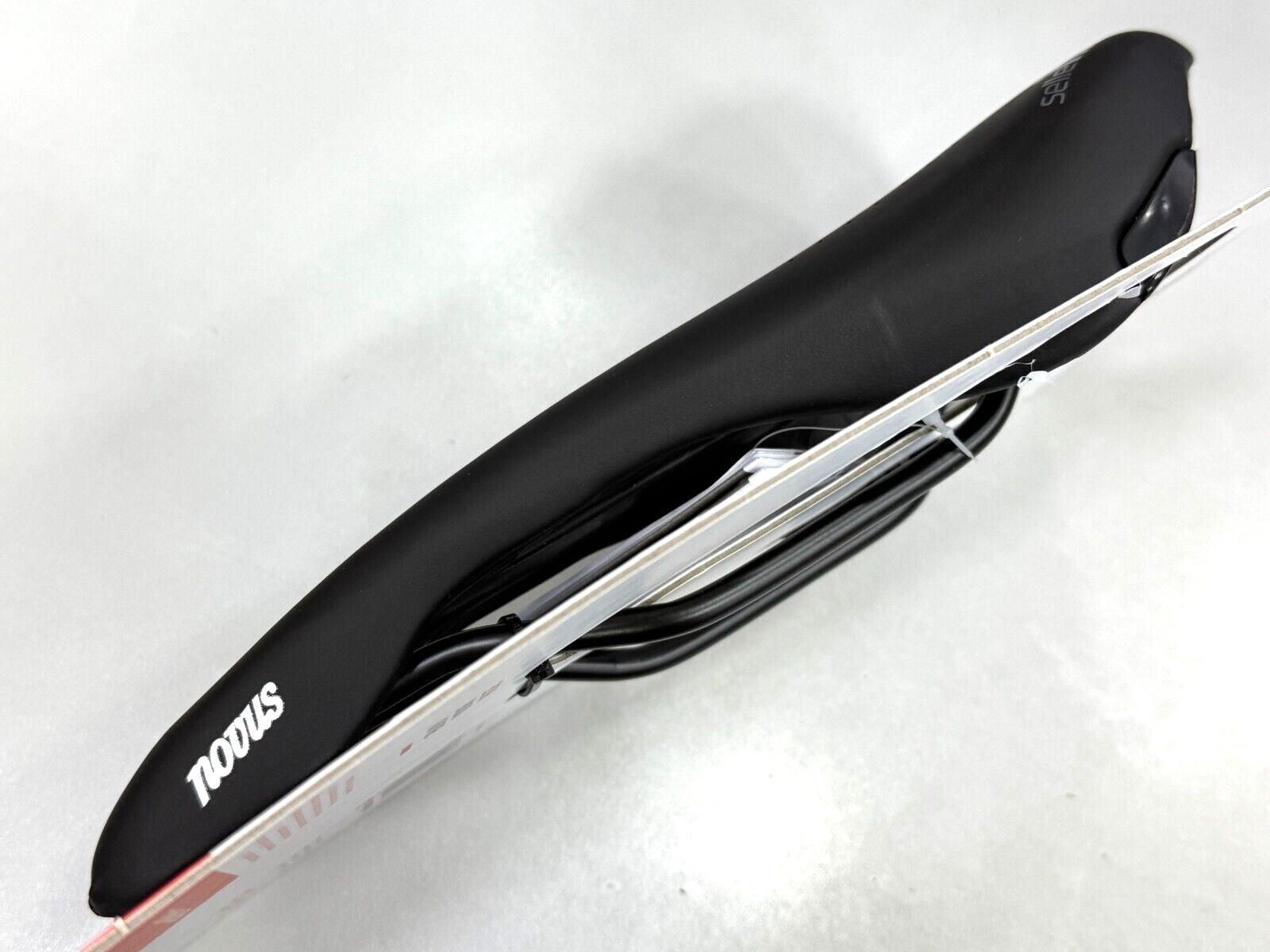 Selle Italia Novus Endurance TM Superflow Manganese Rail Saddle L3 (149x 282mm)