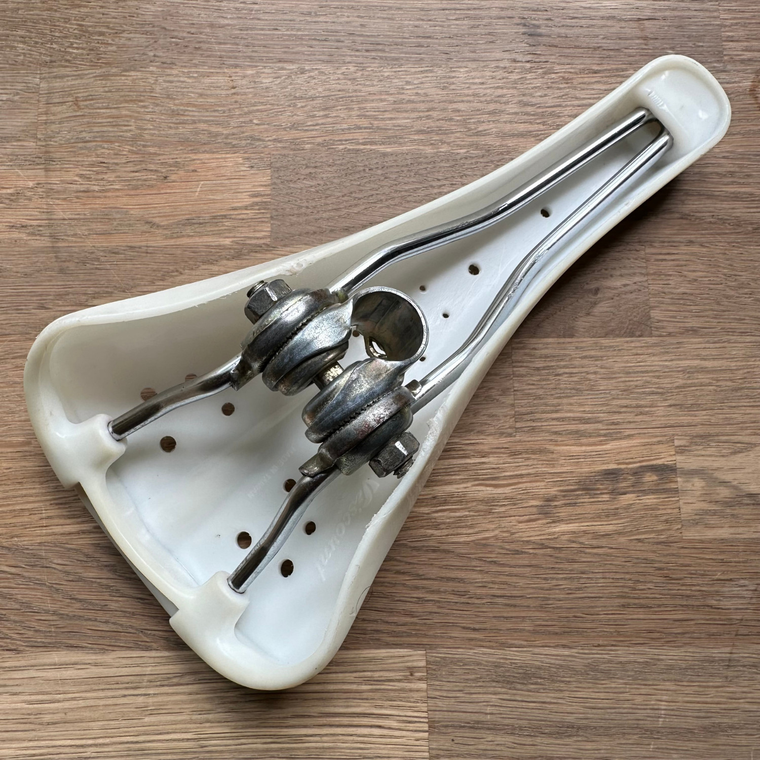 Viscount Dominator Seat 2166 CRACK BMX Old School Freestyle White Taiwan