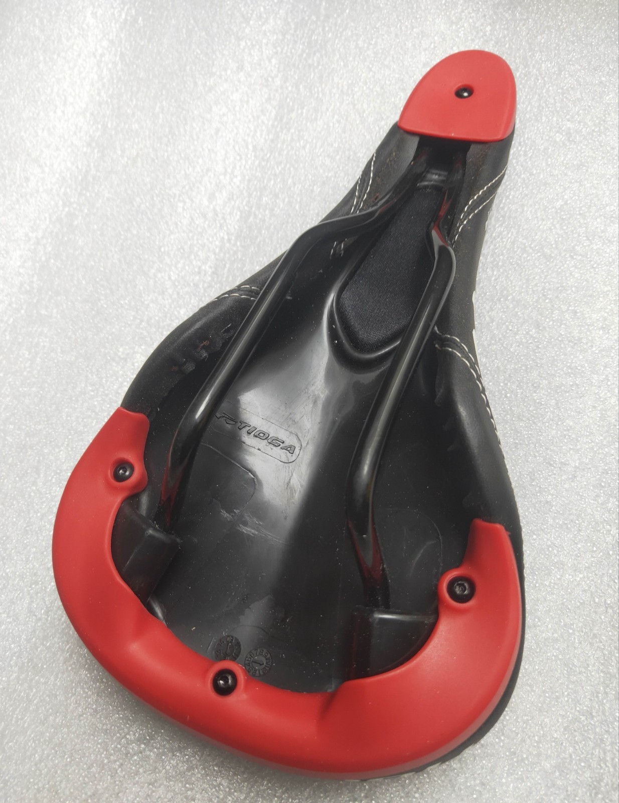 NEW TIOGA MC GROOVE SEAT SADDLE MTB OFFROAD FREERIDE 266MM 136MM BLACK RED