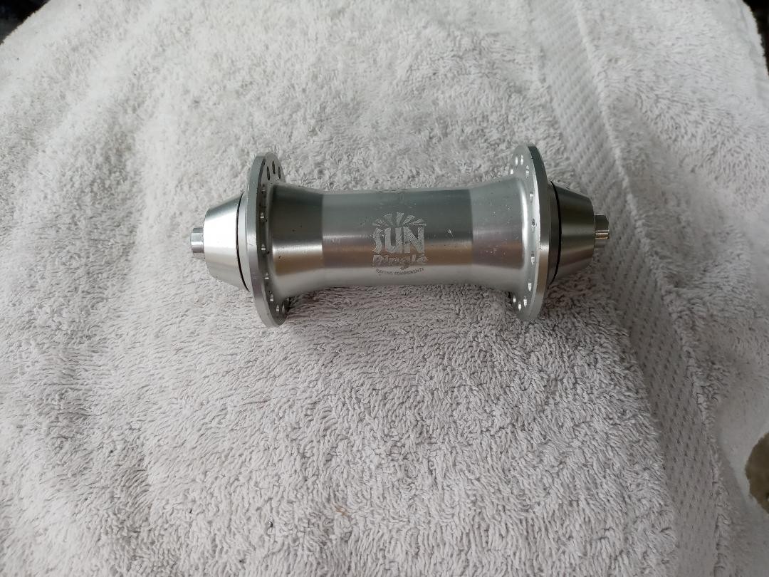 Ringle Front Hub 32 Hole Silver/no box New old Stock 80s