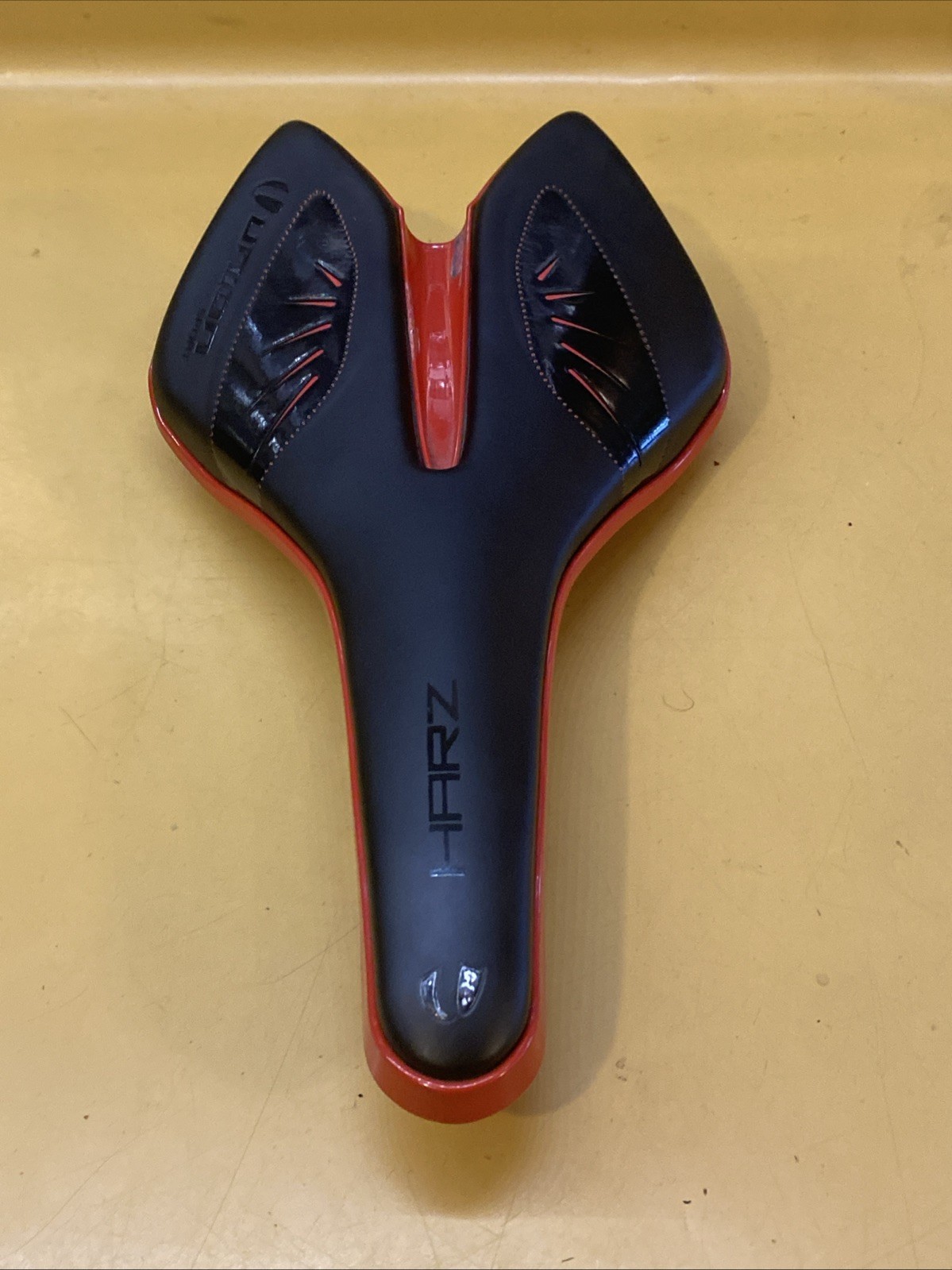 Black & Red UNION SPORT HARZ 265mm x 145mm Carbon Rail Saddle