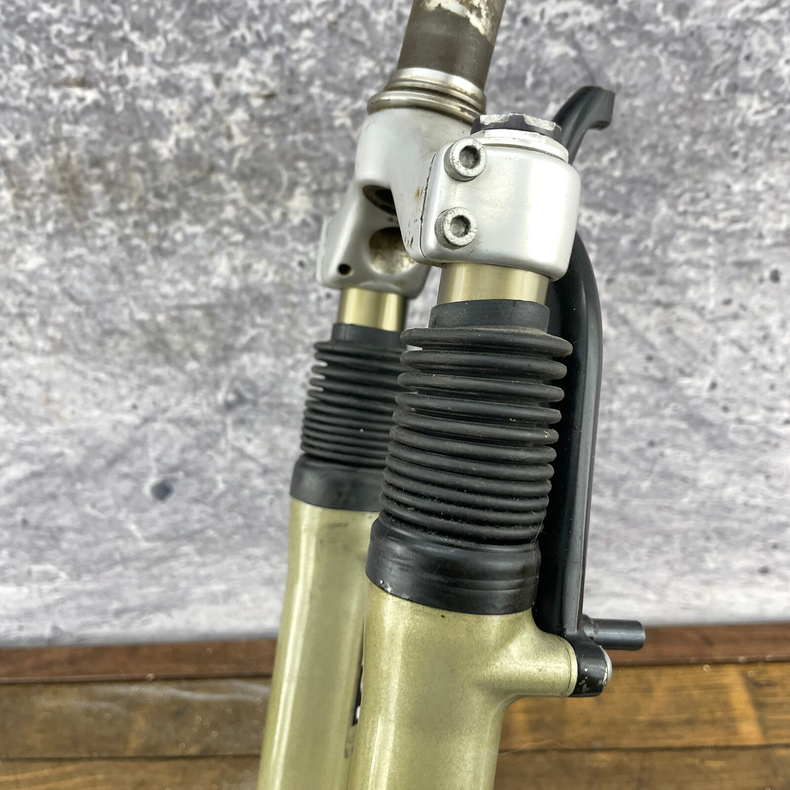 Vintage Rock Shox Mag21 Fork 1 in Threaded 26 in 5.5″ Steerer 26 Mag 21 1″ Parts