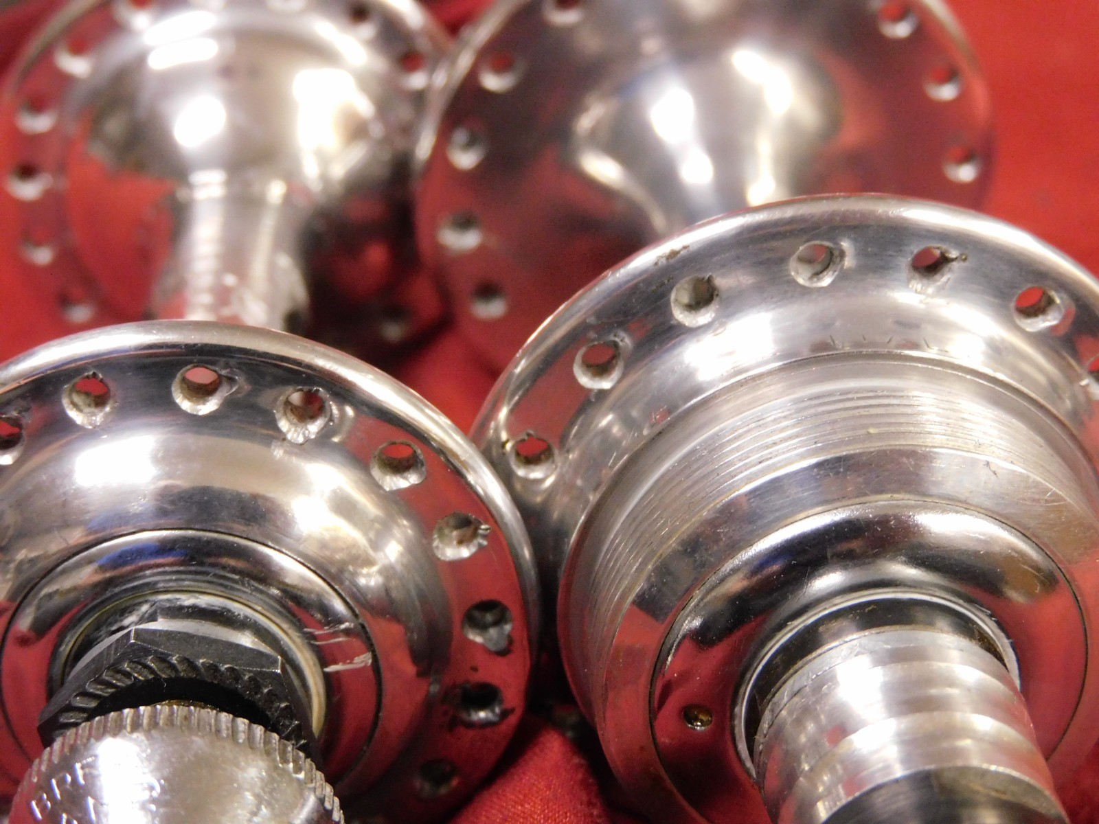 1981 Campagnolo #1034 Nuovo Record Low Flange Hubs & Skewers 36H Italian 35 x 24