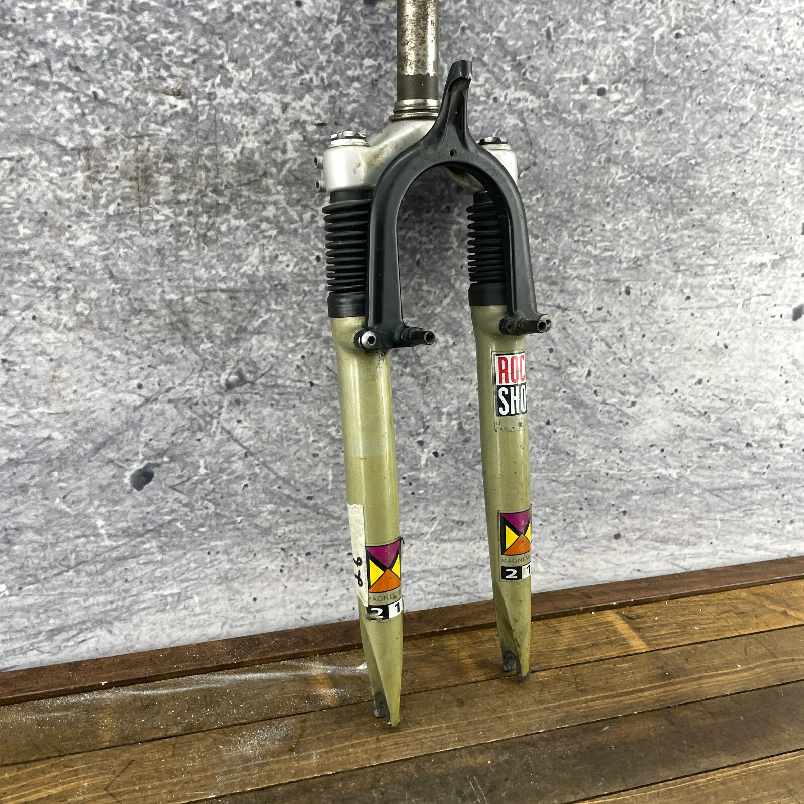 Vintage Rock Shox Mag21 Fork 1 in Threaded 26 in 5.5″ Steerer 26 Mag 21 1″ Parts