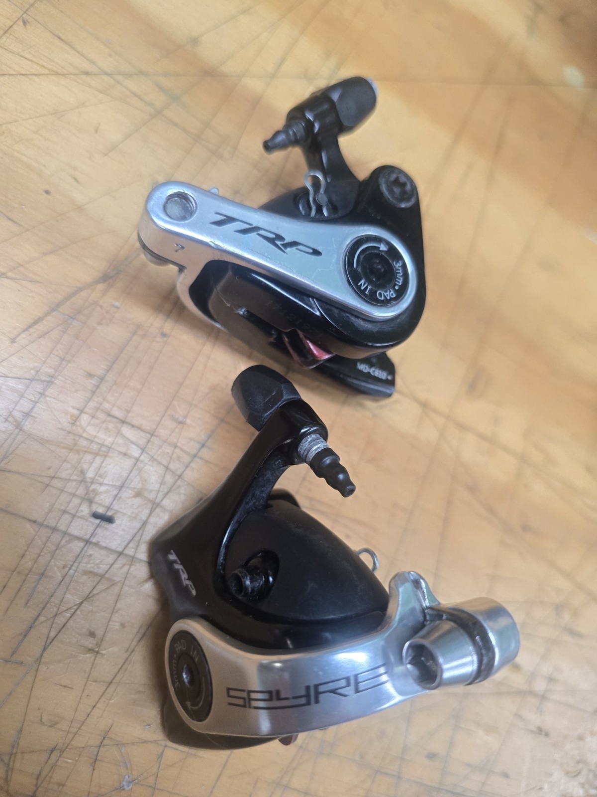 Shimano 105 ST-R7000 2×11-Speed STI Shifters Left/Right Set w/TRP Spyre calipers