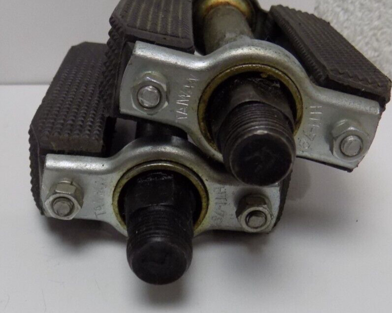 BLOCK PEDALS – VINTAGE HTI -791 BICYCLE PEDALS / CATEYE – RR-0217 REFLECTORS