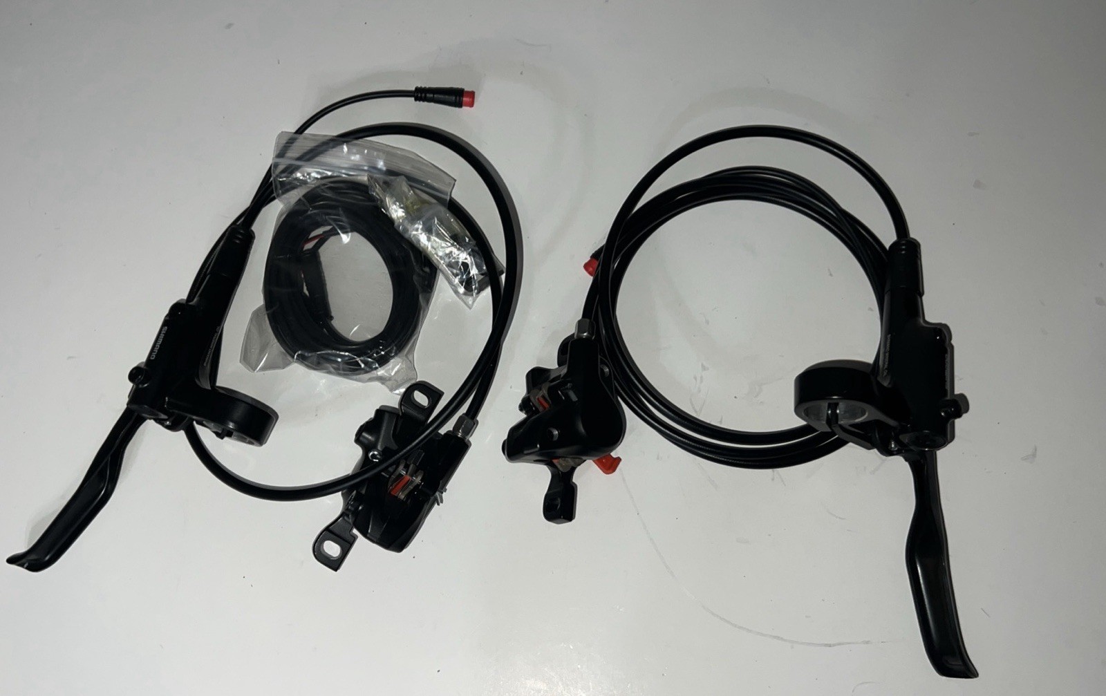 Shimano BL-MT200 Left & Right Hydraulic Disc Brake Lever – Black/wiring Harness
