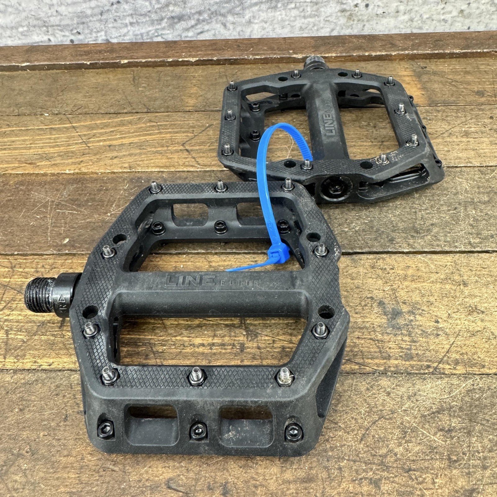 Trek Line Elite Bike Pedals 9/16 Black Pair Pinned MTB Flat Trail DH Platform