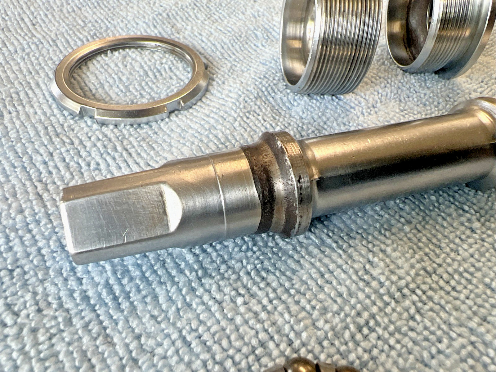 Shimano Deore XT BB-M730 Bottom Bracket – 68 x 122.5MM BSA English