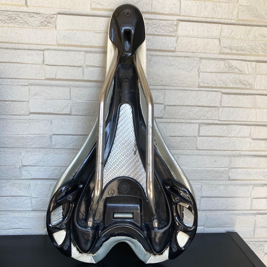 Fizik Aliante VS Saddle 27cm Length 14cm Width Glossy Silver Used