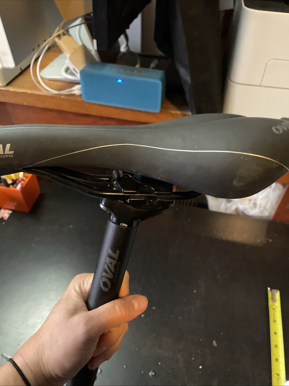 Oval Concepts 100 saddle Blk/Wht 127 x 280 mm – 351w