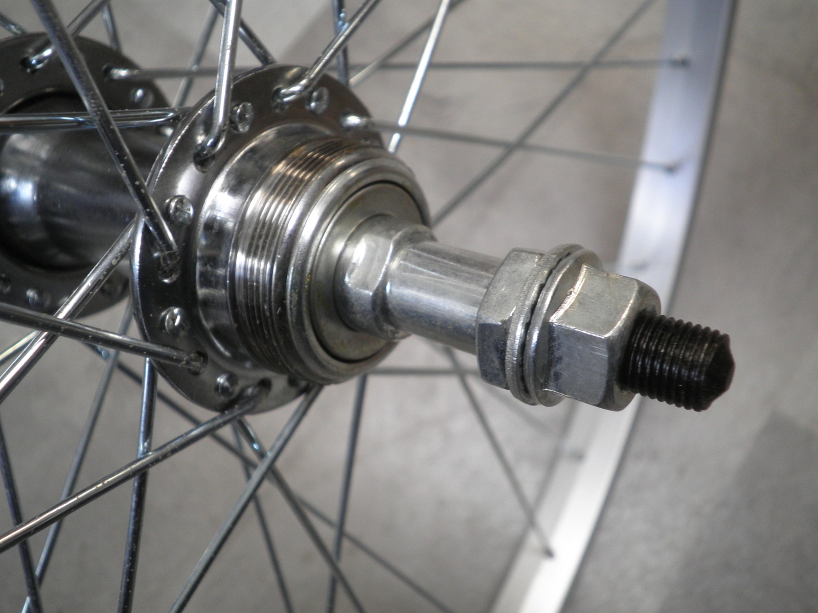 SILVER 24″ X 1.5/1.75 ALUMINUM REAR CRUISER BIKE RIM/HUB RWH38