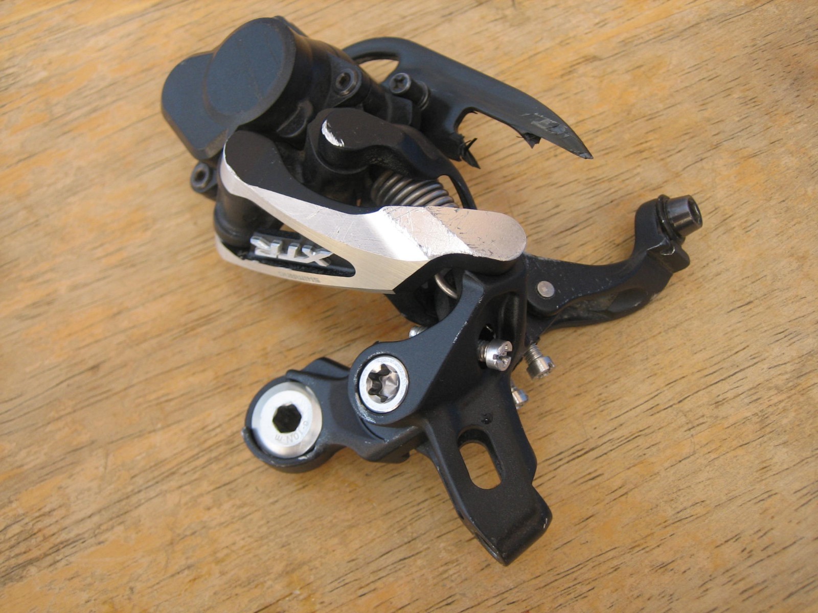 Broken Shimano XTR RD-M985 Rear Derailleur For Parts Harvesting