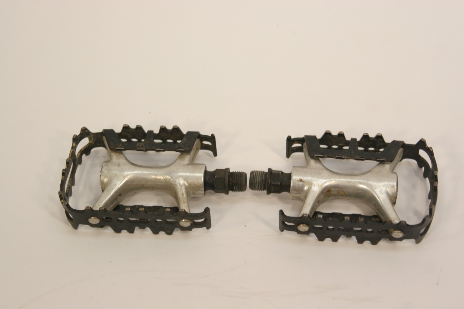 MKS Vintage Alloy Cage MTB Platform Bicycle Pedals 9/16 Black MKS