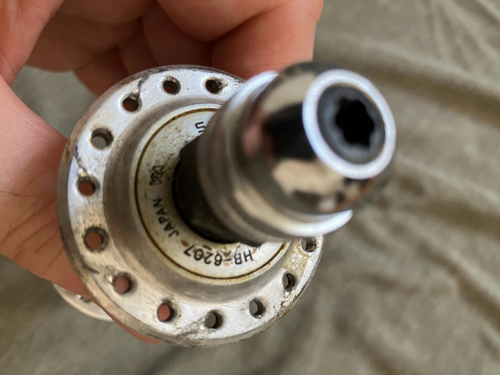 Used Shimano 600 HB-6207 Rear Front Hub 32H with Shimano 600 MF-6208 cassette.