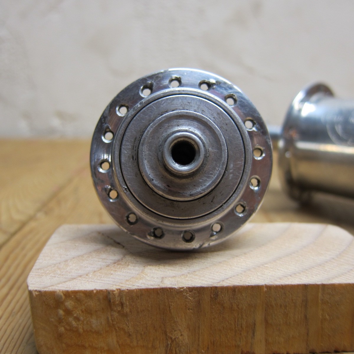 White Industries Tracker Hubs 100/135mm QR 32H Rim Brake HG 8/9/10 Vintage