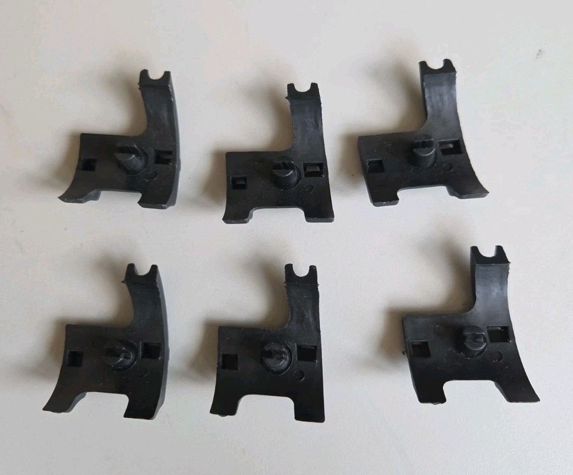 Sunlite Nylon Cable Guide Bottom Bracket Mount Double – Bag Of 6