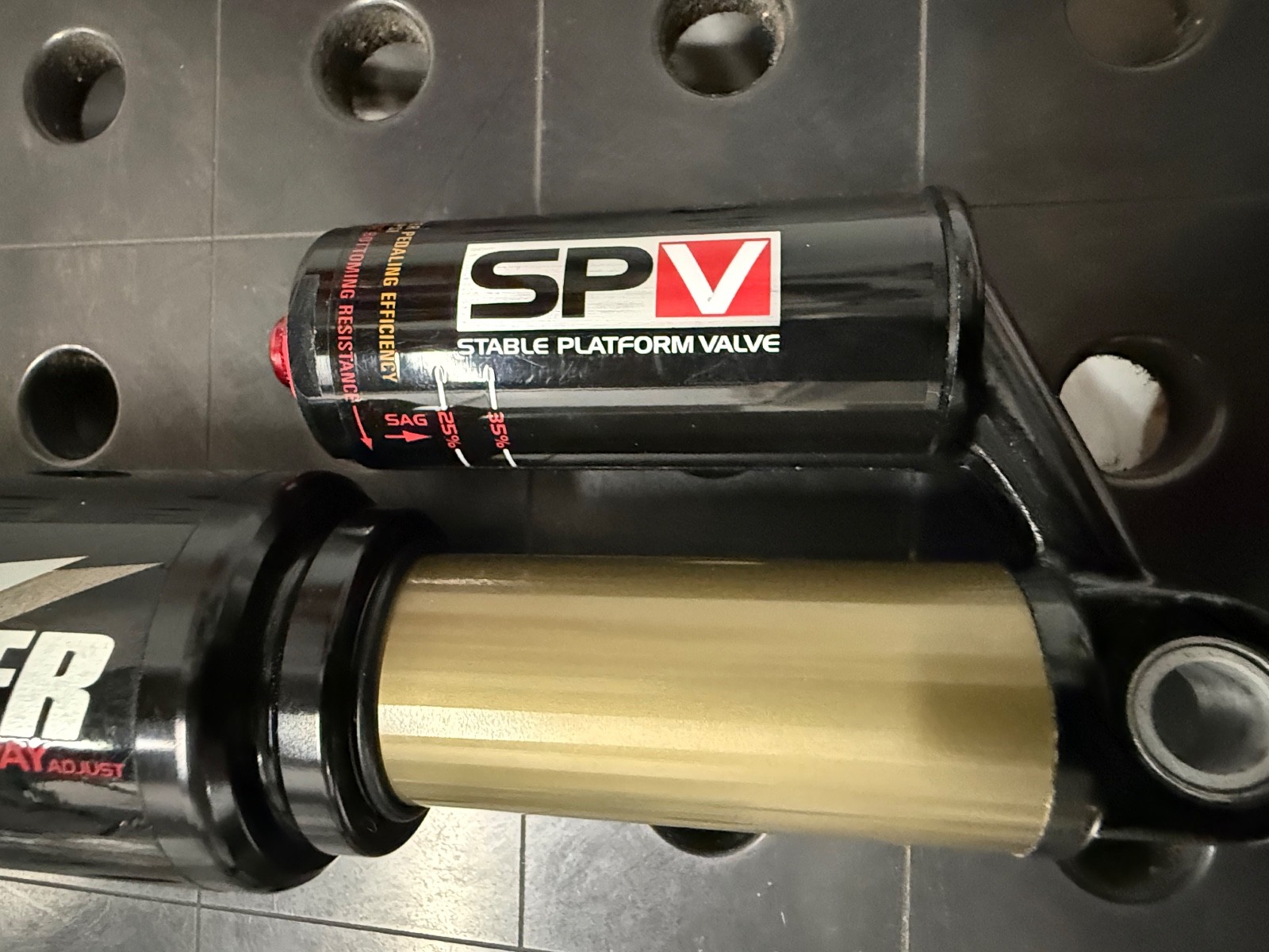 Manitou Swinger 4‑Way Adjust SPV Shock 200mm Eye‑to‑Eye Mountain Rear Suspension