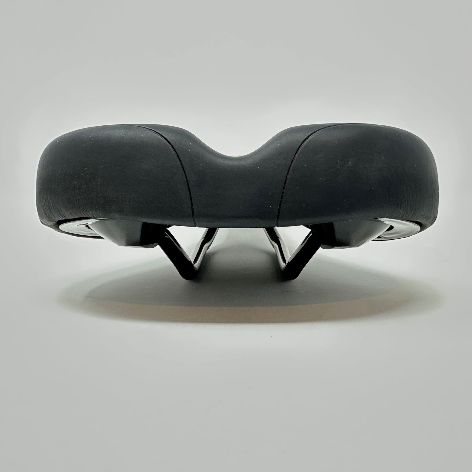 WTB Volt Bike Saddle Comfort Mountain Road Seat 142 mm Wide 320g Steel Rails