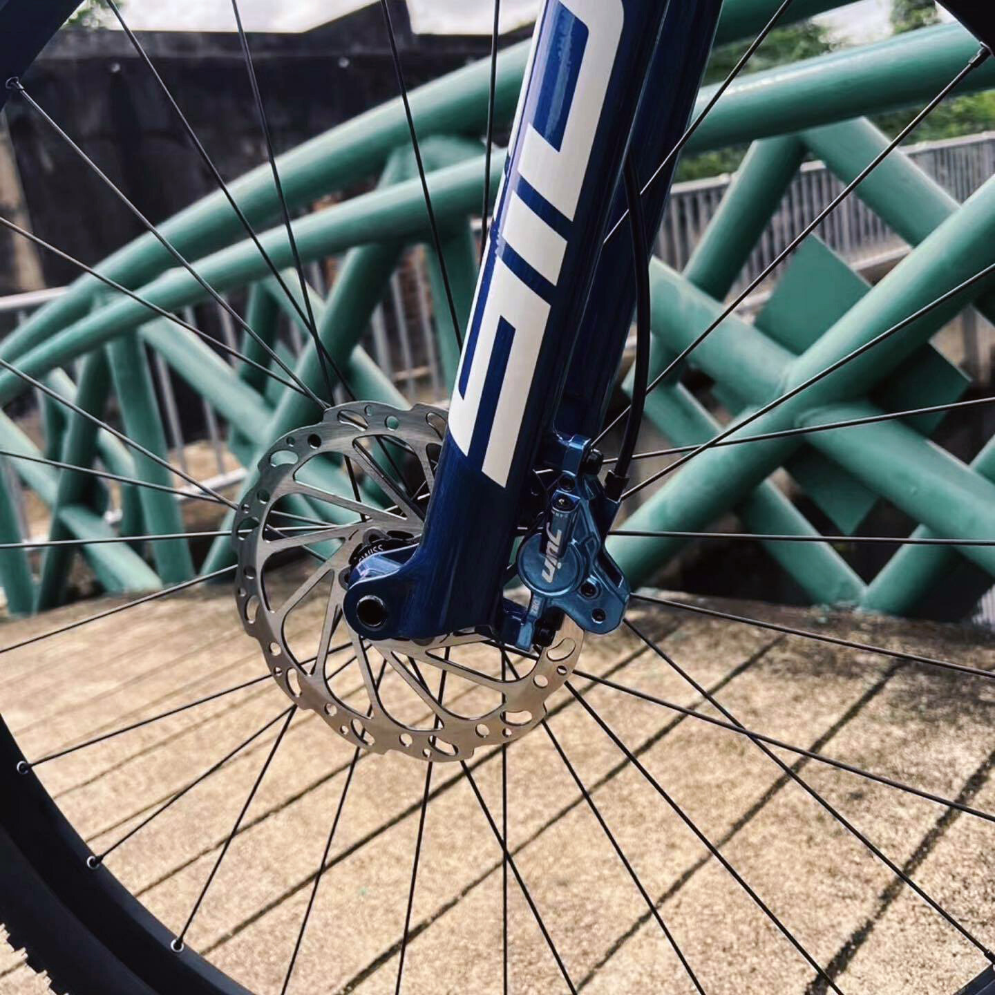 Juin Tech DB2 Full Hydraulic Disc Brake Set Blue F/R Post Mount 160mm Rotors