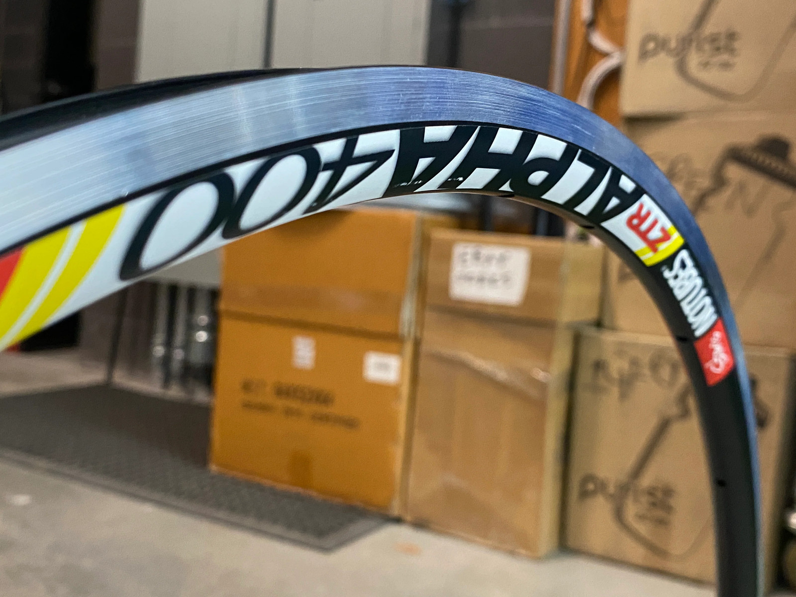 Stans No Tubes ZTR Alpha 400 700c Rim 18h MSW NEW