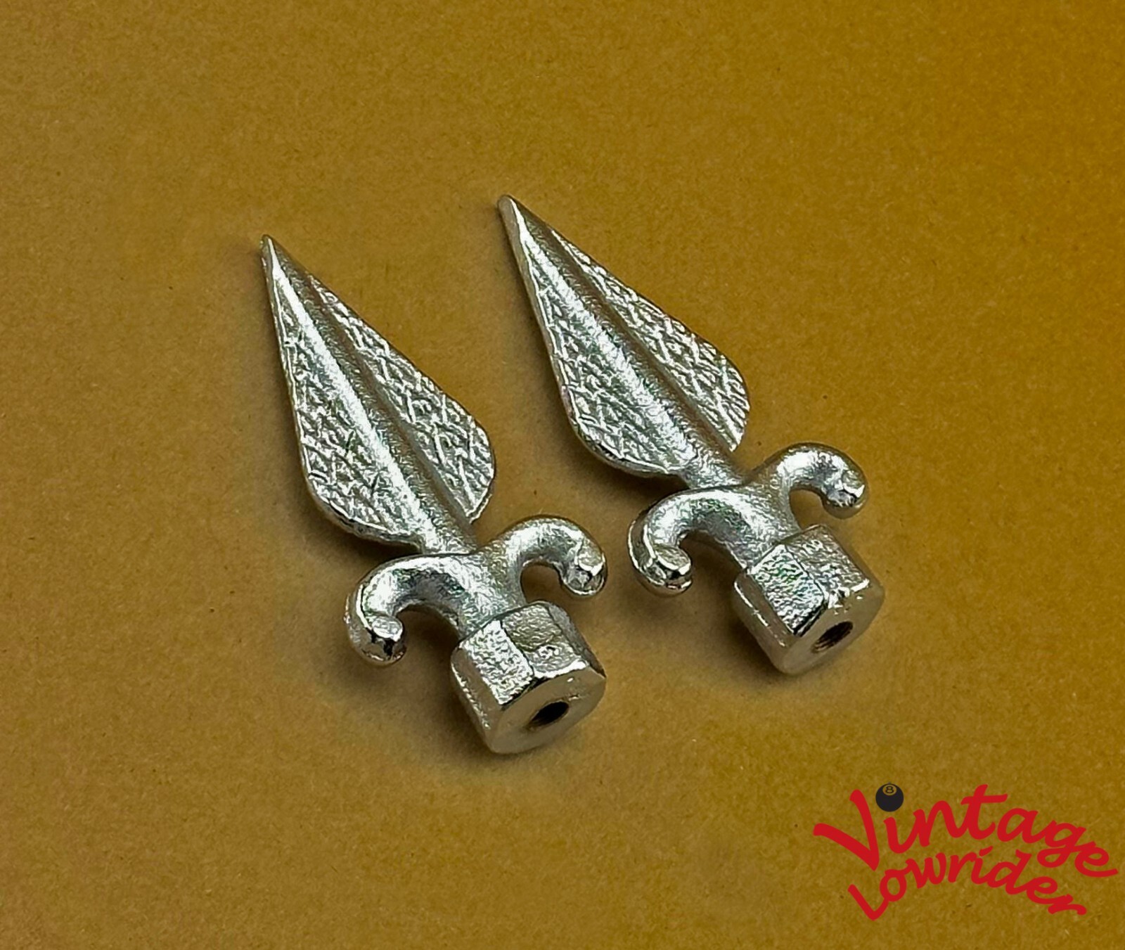 NEW! 24T VINTAGE LOWRIDER STEEL ARROW STYLE BICYCLE PEGS IN CHROME FITS 3/8 AXLE