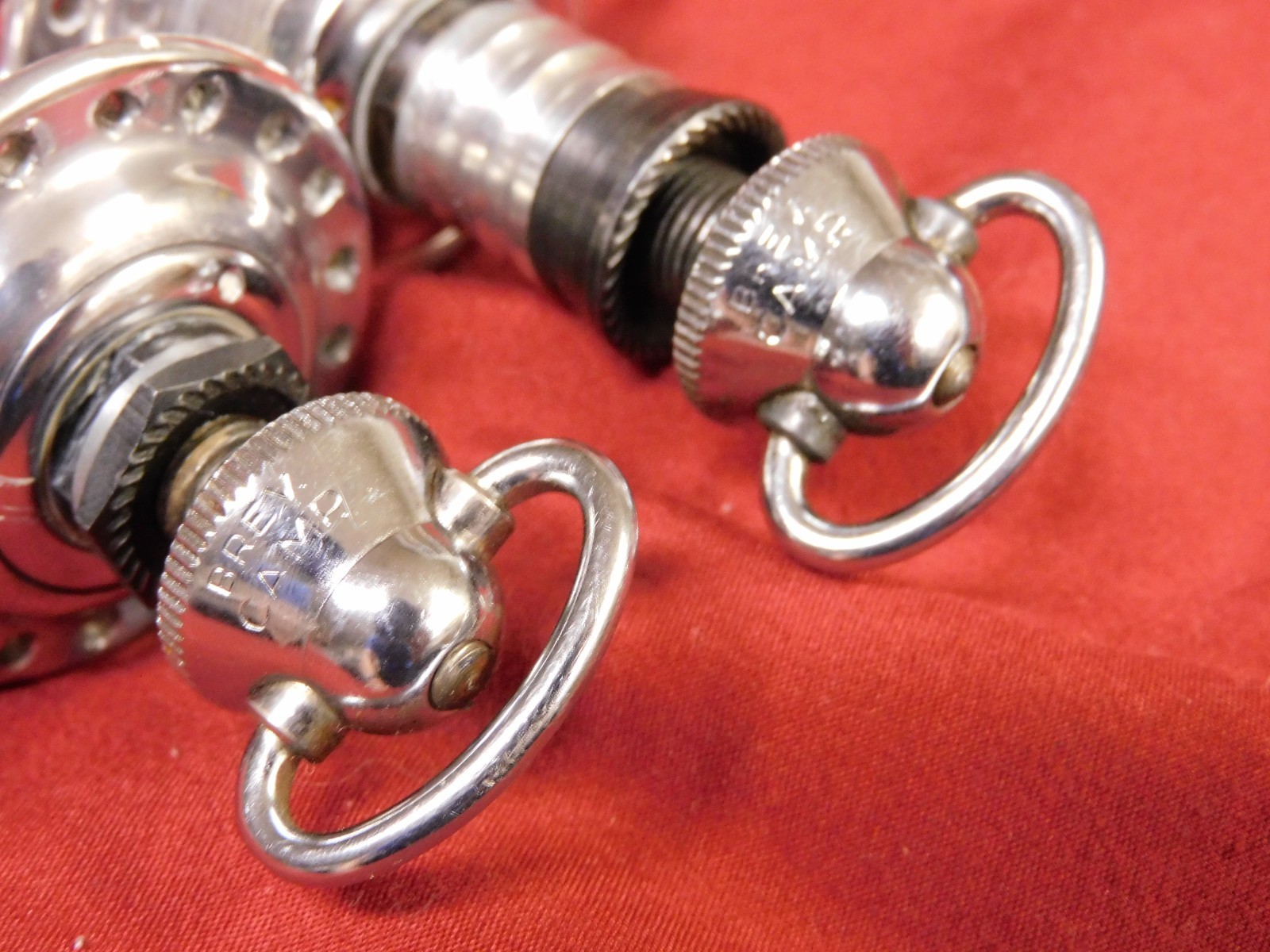 1981 Campagnolo #1034 Nuovo Record Low Flange Hubs & Skewers 36H Italian 35 x 24