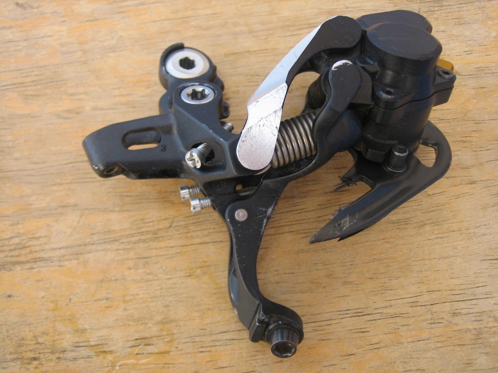 Broken Shimano XTR RD-M985 Rear Derailleur For Parts Harvesting