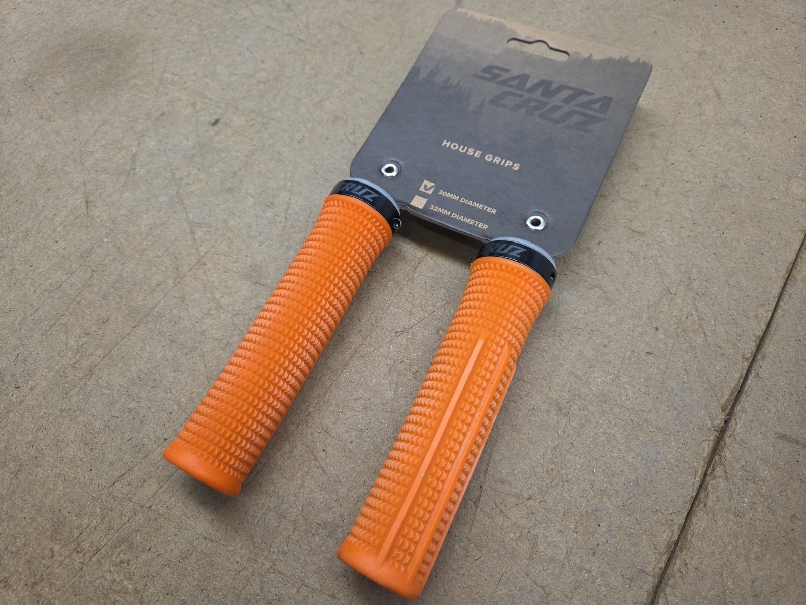 New Santa Cruz House Lock-On MTB Bicycle Grips 30mm Orange