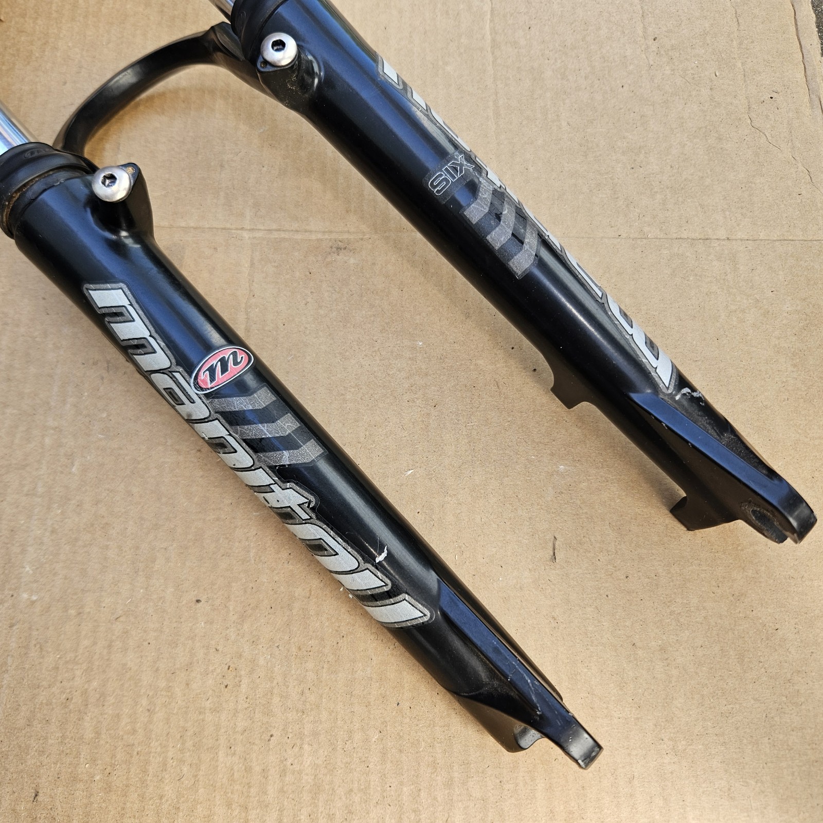 26″ Manitou Six 100mm Mountain Bike Front Fork 1-1/8″ Steerer Disc V Brake