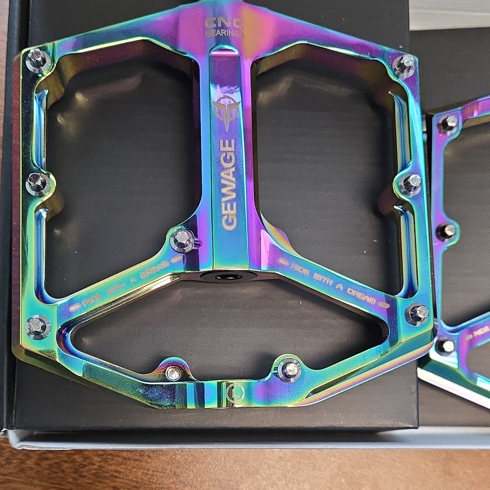 Gewage GE-324 Multicolor Alloy Flat Platform Bicycle Pedals