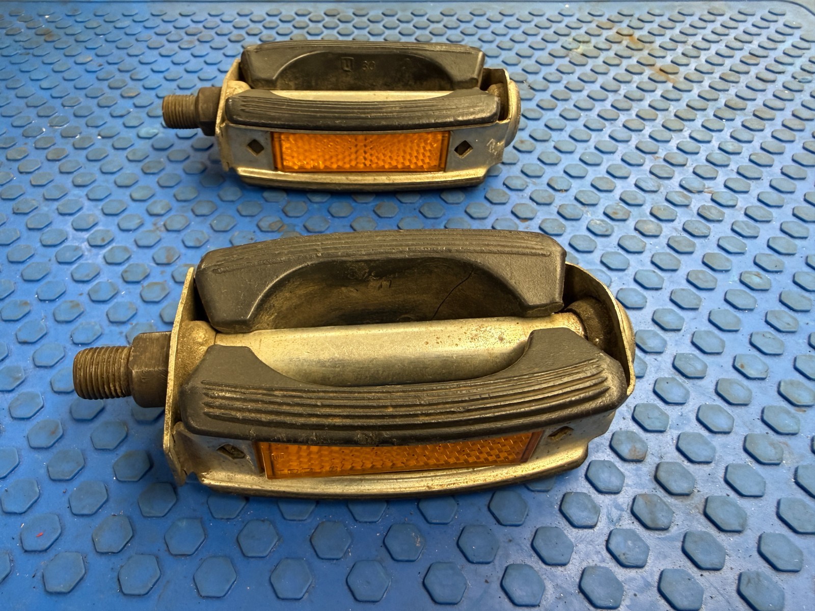 Vintage Schwinn Approved Union U30 «bow-trap» Bicycle Pedals see pictures