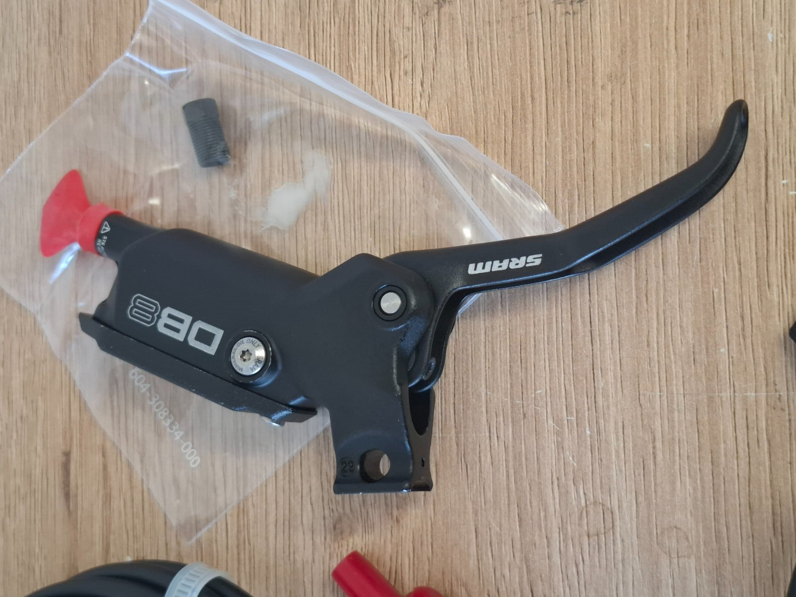 SRAM DB8 Hydraulic Disc Brakes – 4-Piston – Front & Rear – 90/200 cm Set, new
