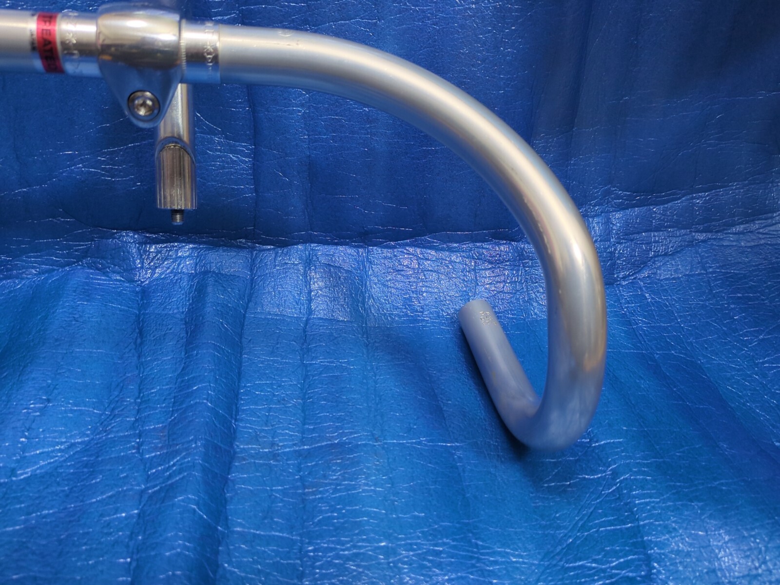 Nitto B123 Aluminium 370mm NJS Handlebar + Nitto Jaguar 110mm Alminium Stem