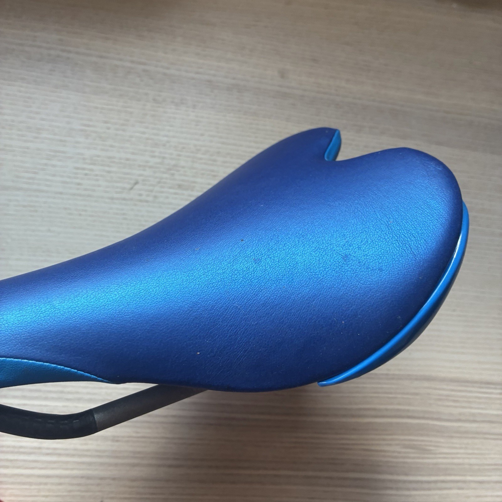 FIZIK Aliante carbon rail saddle In Blue 200 Grams