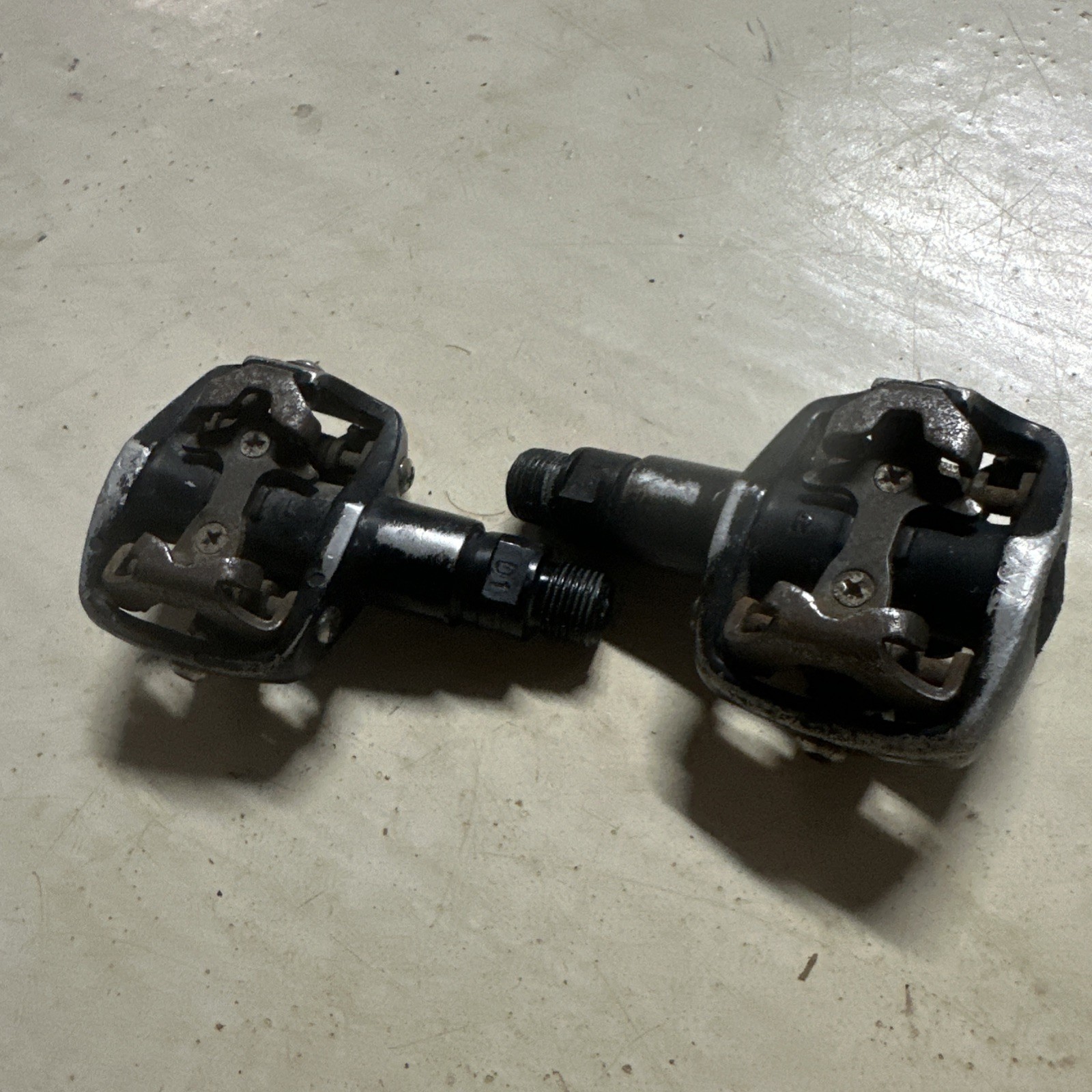 Wellgo Clipless Pedals WPD-823 SPD Compatible Pair Black Mountain Gravel 9/16