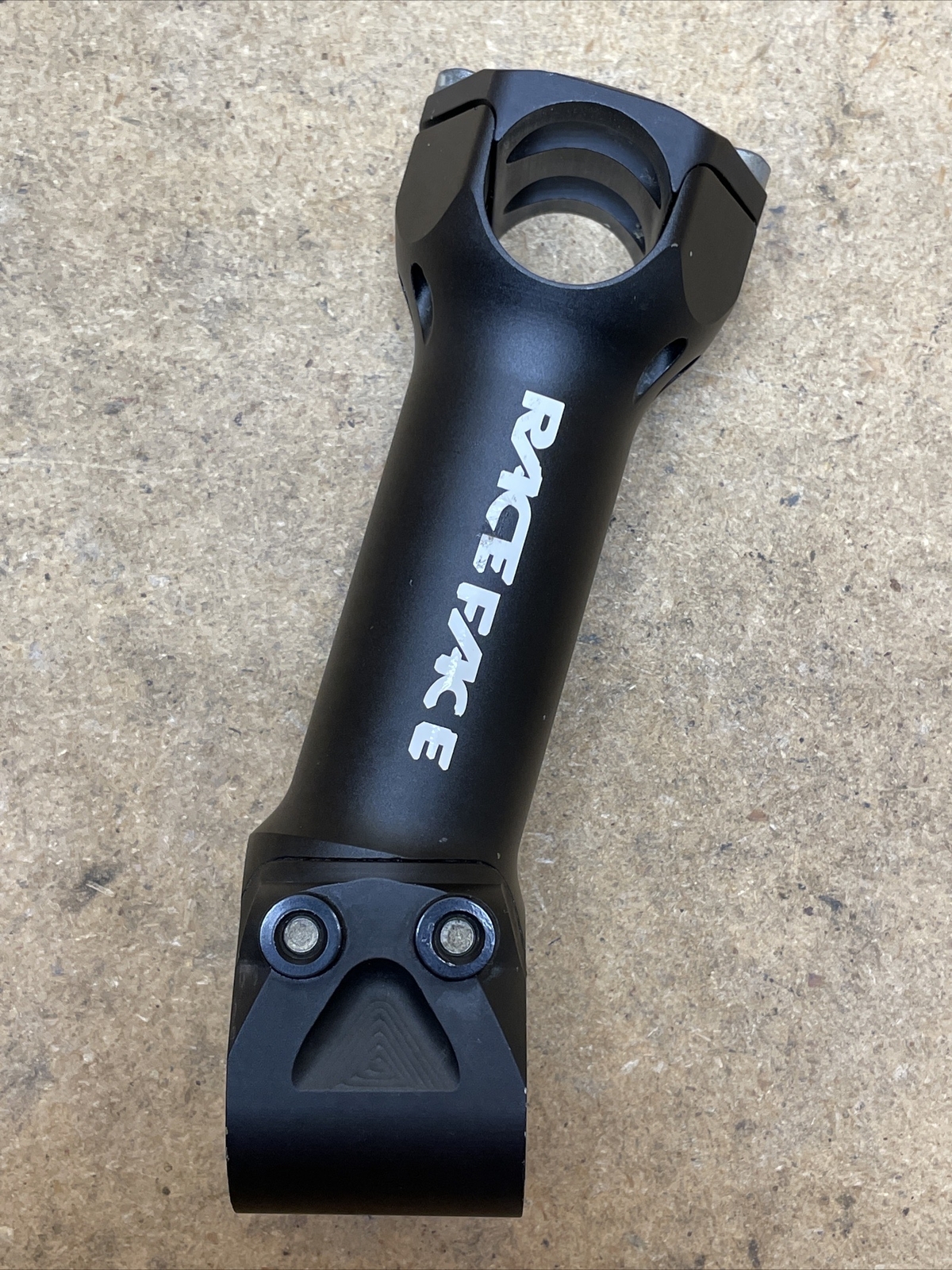 Race Face System ATB Stem 25.4mm Clamp, 125mm Length, 12° Rise, 1-1/8″ Steer
