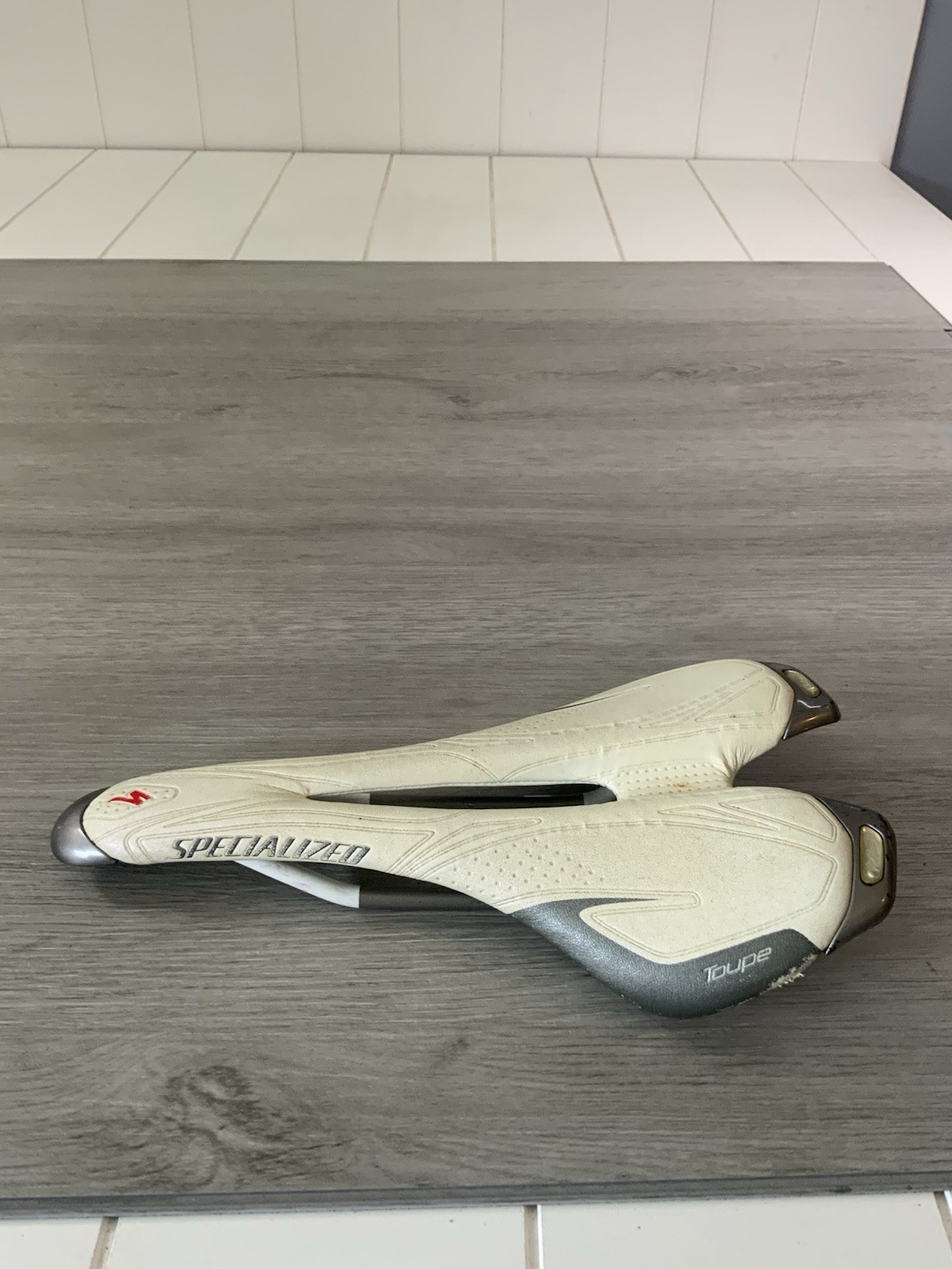 SPECIALIZED TOUPE 143 ROAD BIKE SADDLE TITANIUM STAYS 166 GRAMS 143 MM X 280 MM