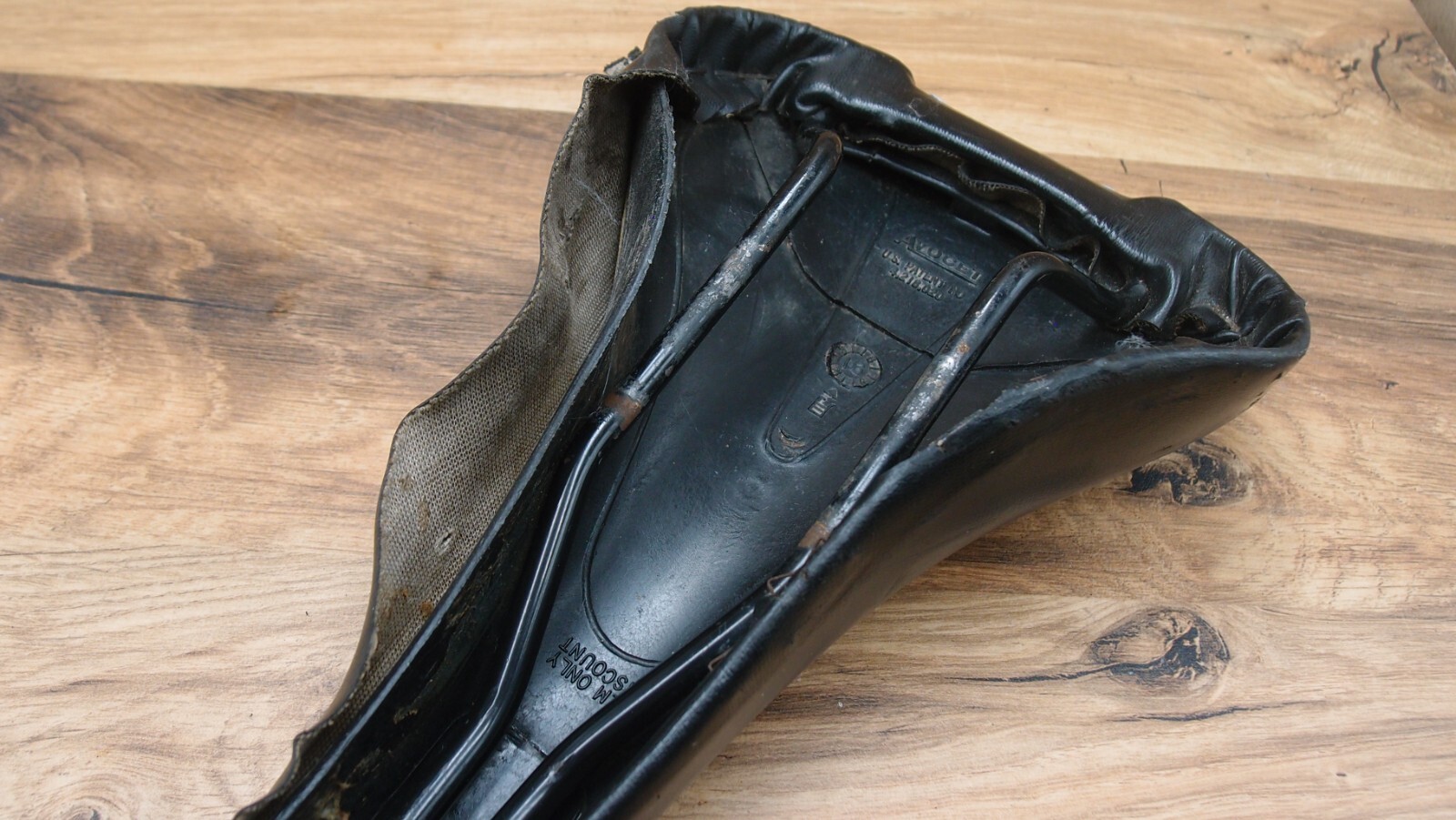 1991 MTB seat Avocet Racing saddle by Viscount