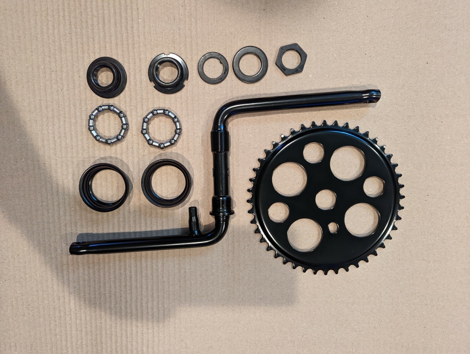 BLACK LUCKY 7 BICYCLE SPROCKET 44 T, BLK CRANKS 6 &1/2″,& BOTTOM BEARING