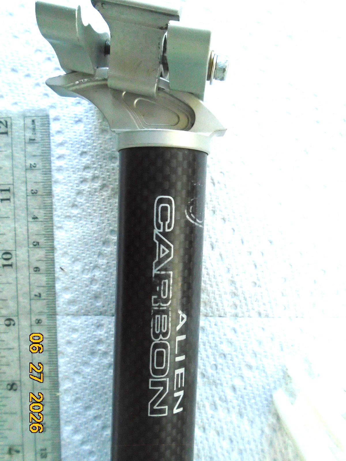 USE Alien Carbon Seatpost, 27.2 mm, 240 mm, Black