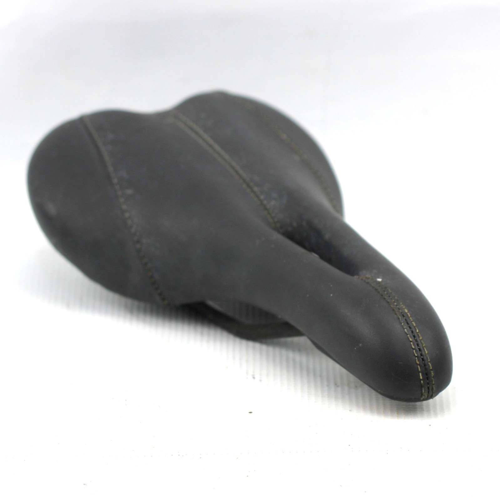 BLACK LEATHER SADDLE Bike Seat 140x267mm 305g Taint Hole