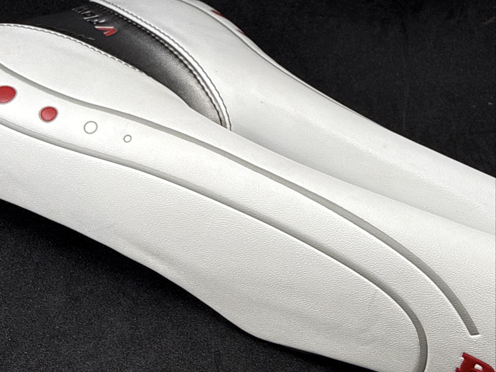 Cobb PLUS White Silver Red 132mm Hollow Cro-Mo Rail Road Cutout Saddle 302 Grams