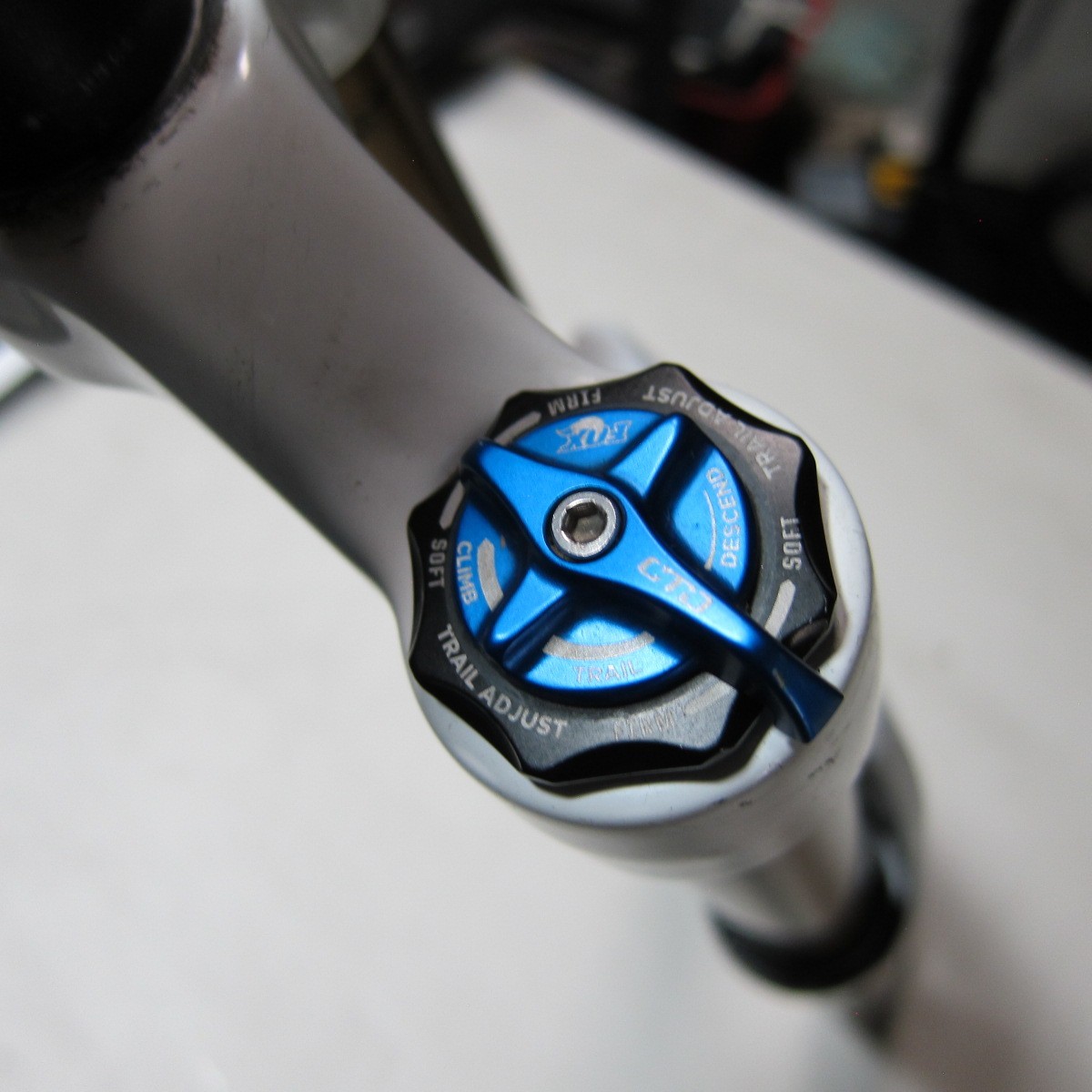 Fox 32 Float CTD FIT 26” 140mm QR Disc Kashima Mountain Bike Fork 140mm White