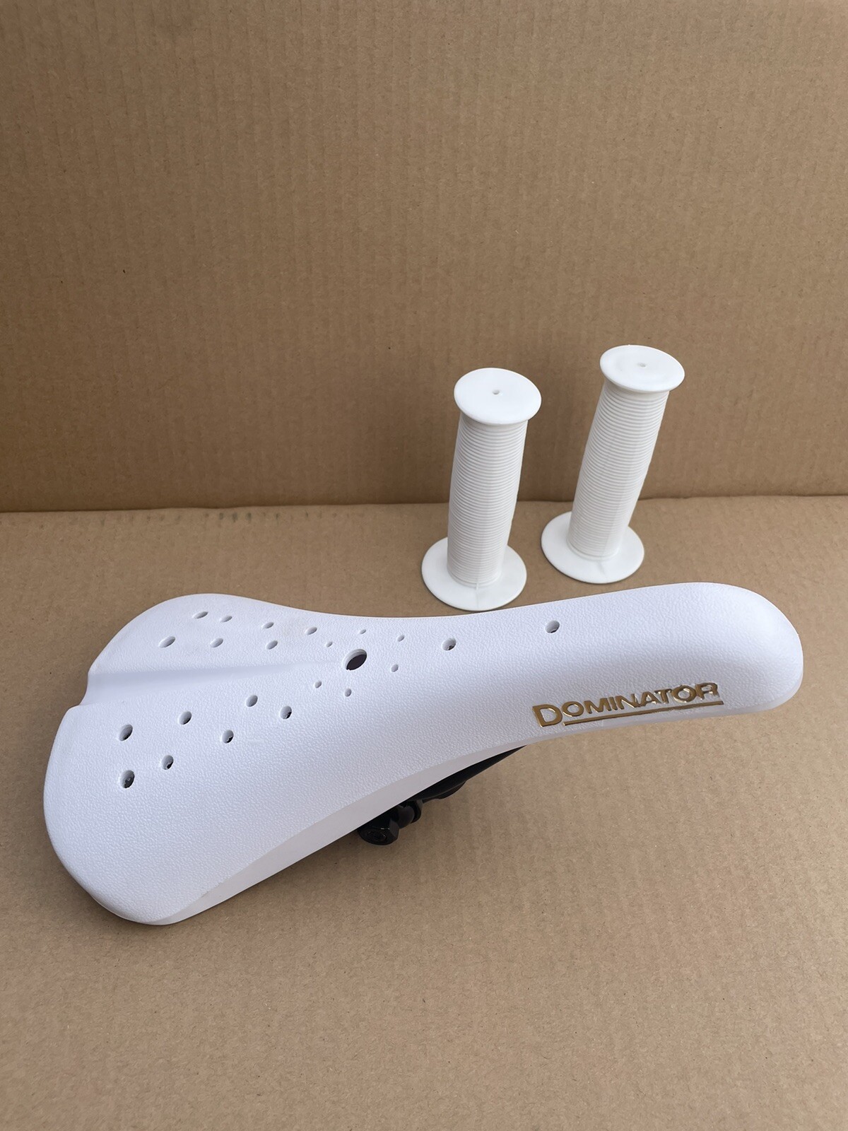 Viscount Dominator BMX Bicycle Seat, Grips Old School Hard Shell saddle GT White