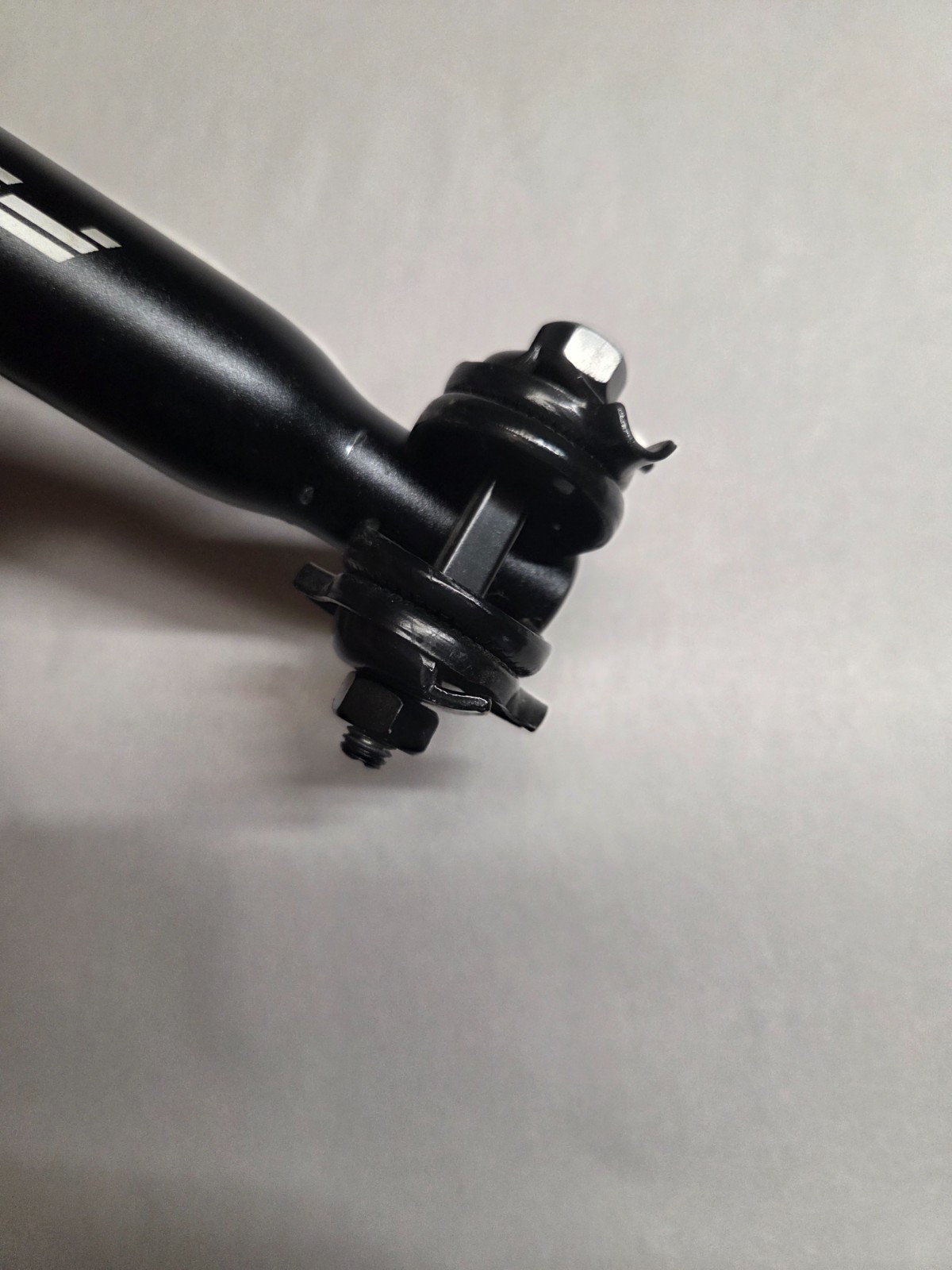 FMF Sport BLACK ALUMINUM 30.4mm DIA SEAT POST W/MOUNTING BRACKET