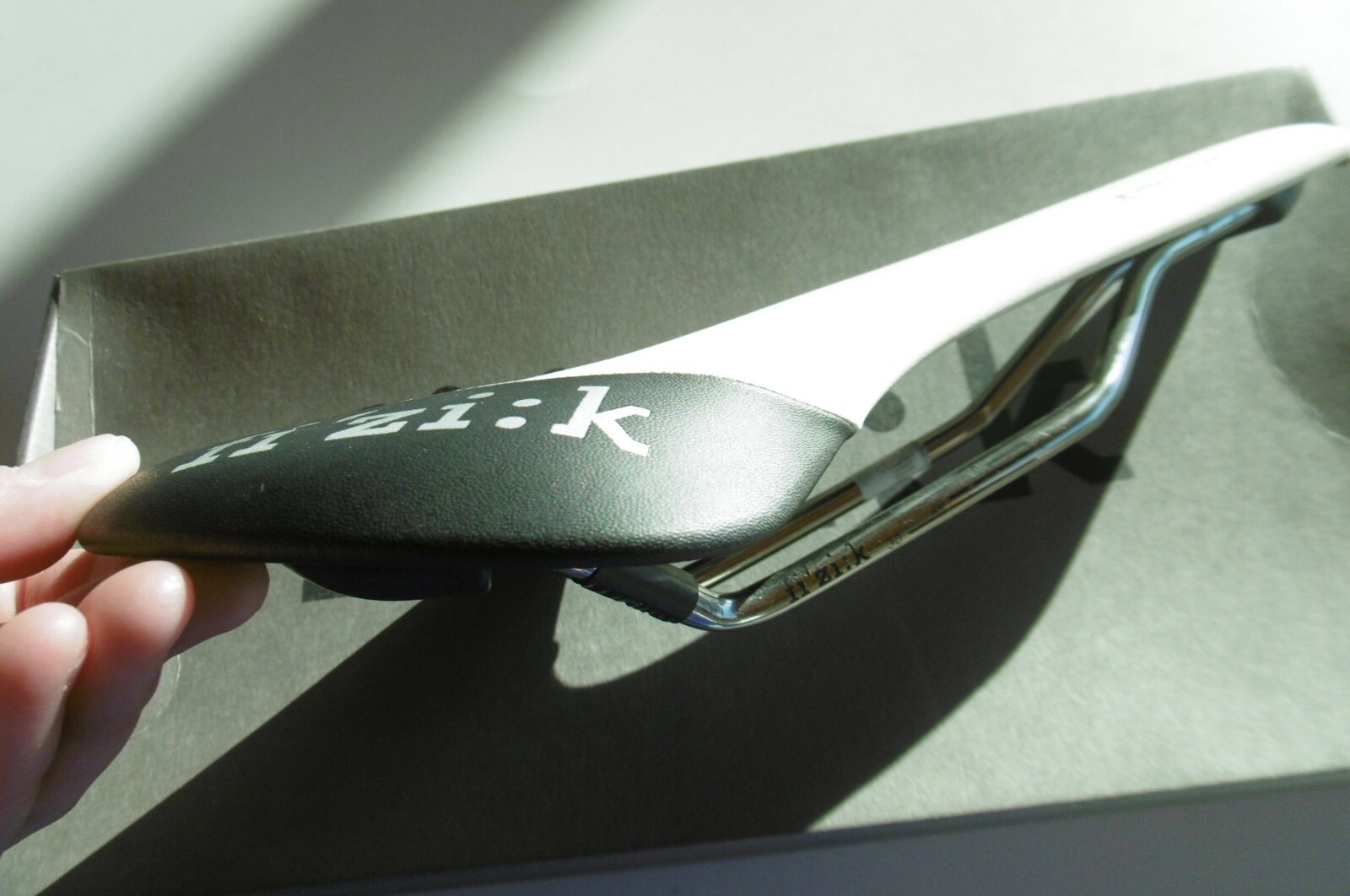 Fizik Antares Kium Saddle 185g Handmade In Italy Black/White New
