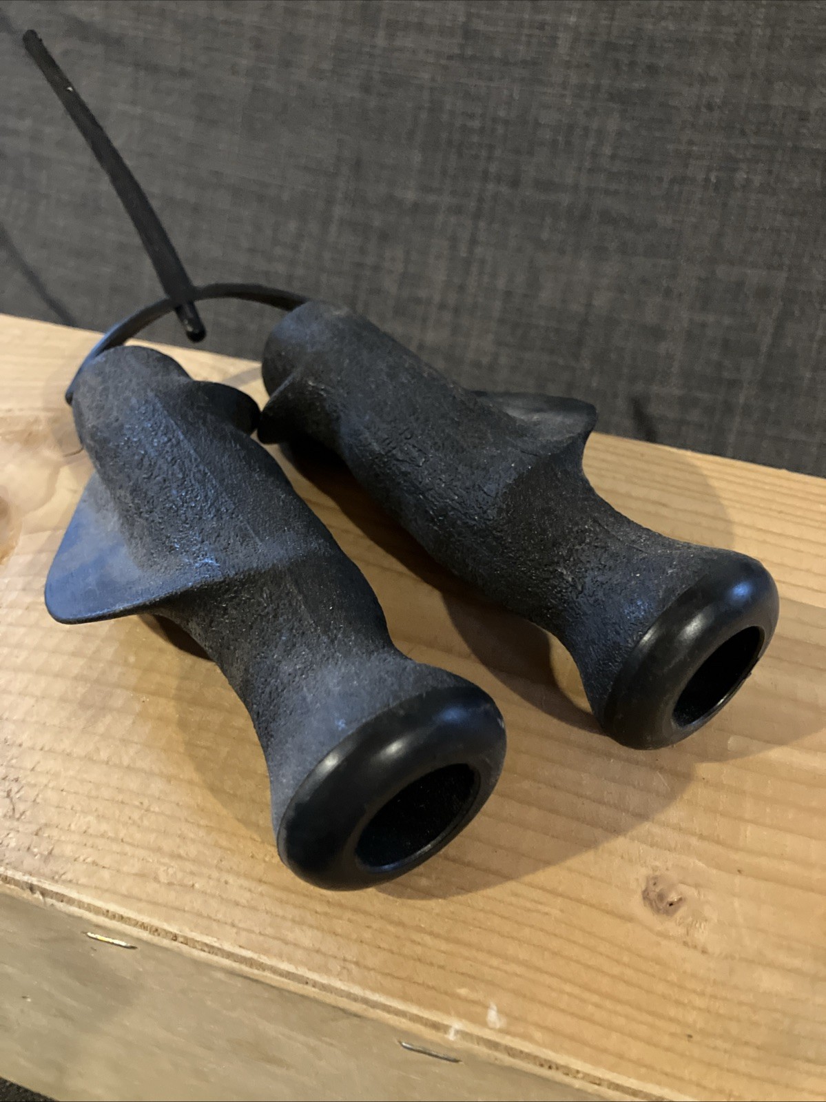 +++ NEW NOS ergonomic bicycle grips handlebar grips vintage black +++